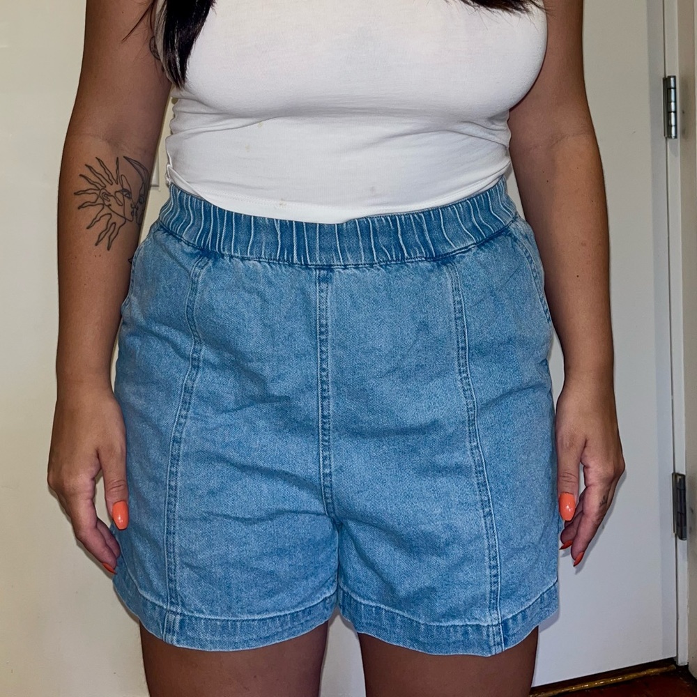 Madewell Pull On Denim Shorts - Women’s - Medium - Light Wash